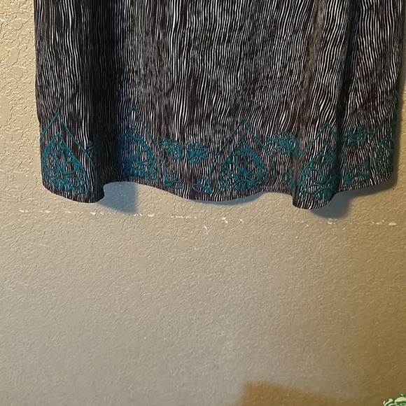Sleeveless Black and Teal Dress - Picture 4 of 4